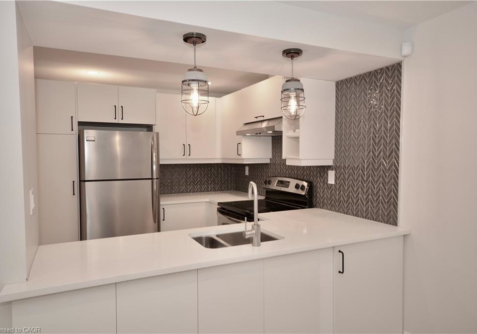 17-inverness-avenue-w-hamilton-ontario-40860478