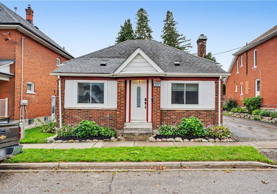 600-peel-street-woodstock-ontario-40860522