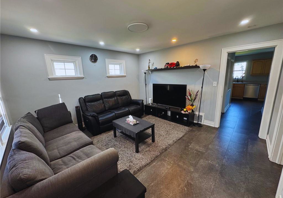 63-mintern-avenue-brantford-ontario-40860597