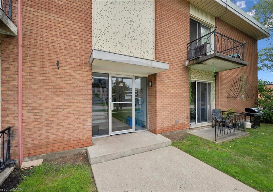 25-walton-avenue-kitchener-ontario-40860674