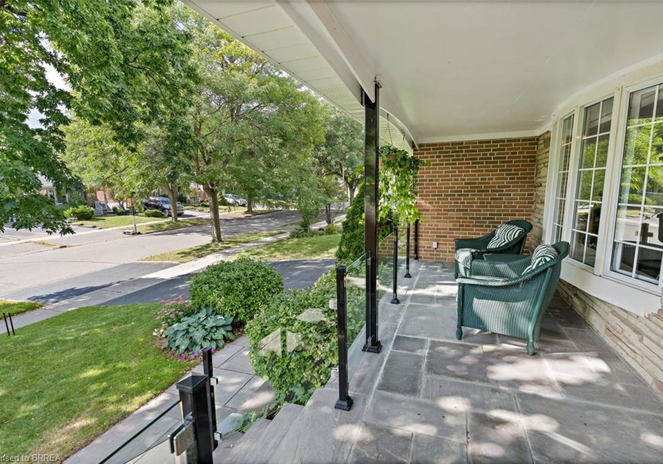 42-oxenden-crescent-etobicoke-ontario-40860678