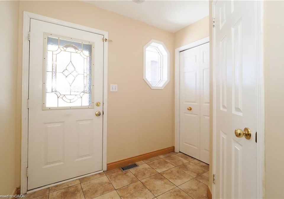 258-inverhuron-crescent-waterloo-ontario-40860802