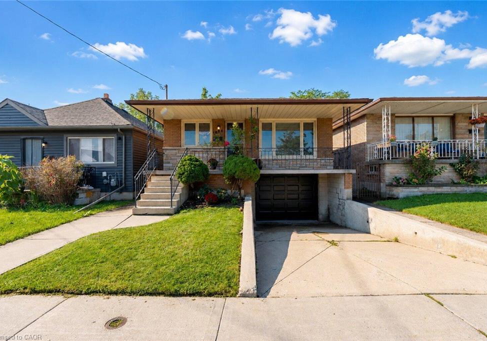 1894-main-street-e-hamilton-ontario-40860905