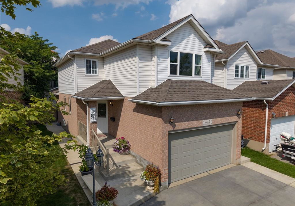447-hidden-creek-drive-kitchener-ontario-40861156