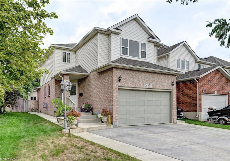 447-hidden-creek-drive-kitchener-ontario-40861156