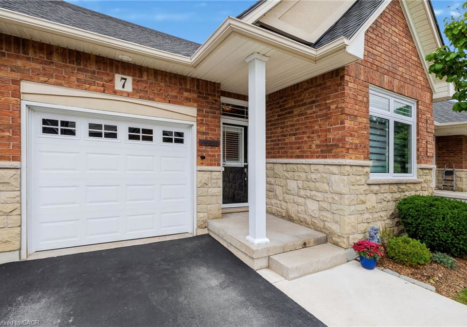 7-landscapes-trail-ancaster-ontario-40861164