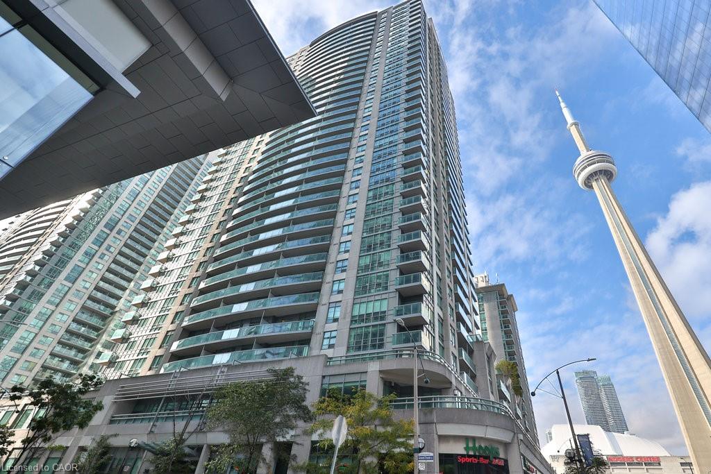 30-grand-trunk-crescent-toronto-ontario-40861198