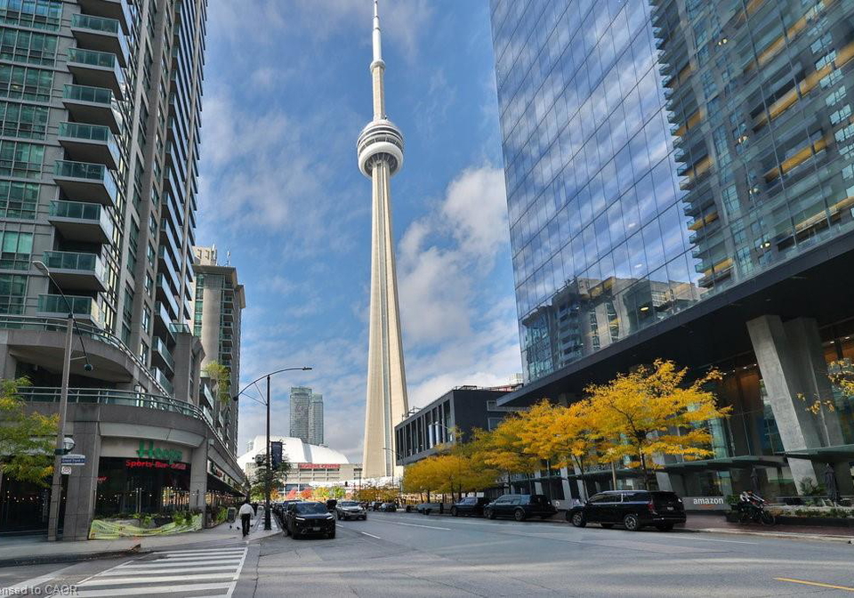 30-grand-trunk-crescent-toronto-ontario-40861198