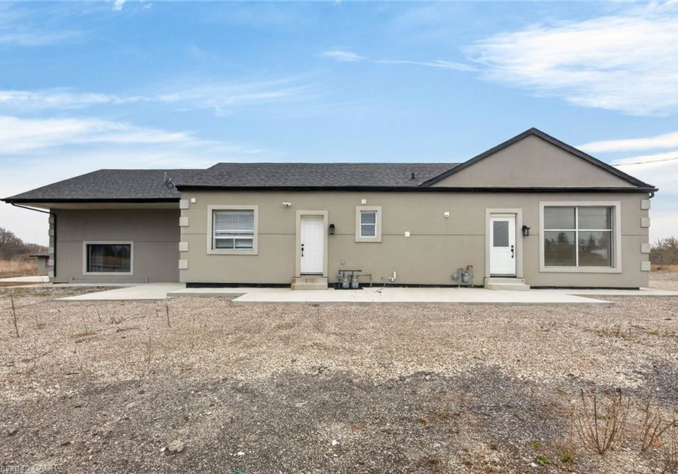 4049-6-highway-hamilton-ontario-40861256