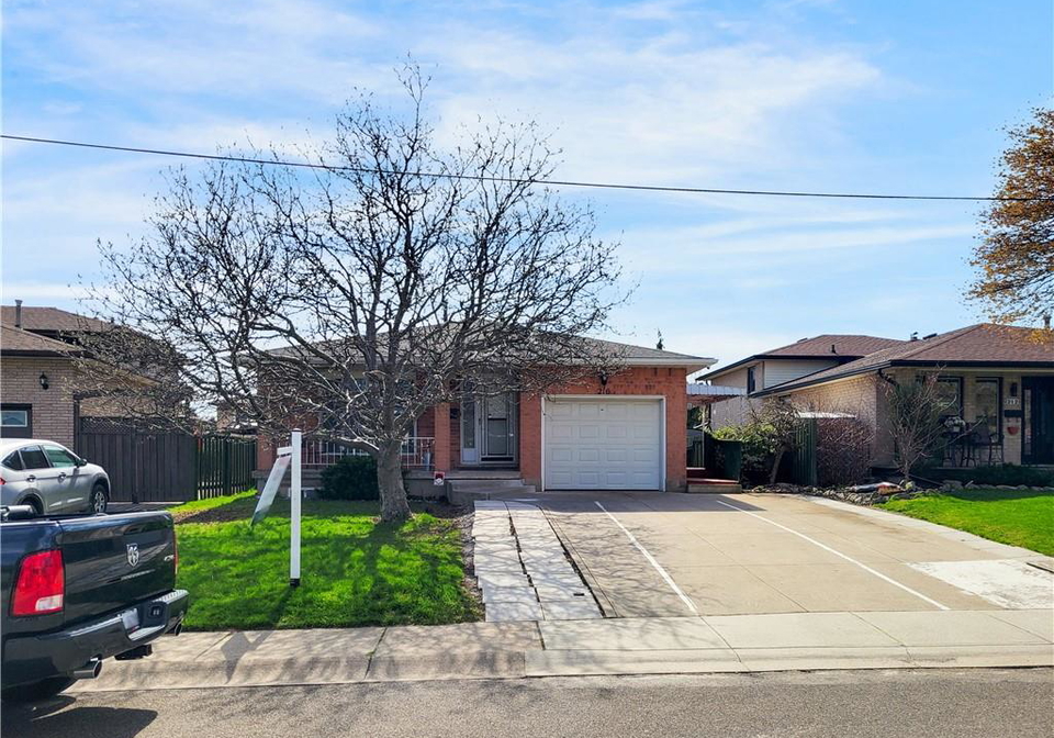216-ravenbury-drive-hamilton-ontario-40861371