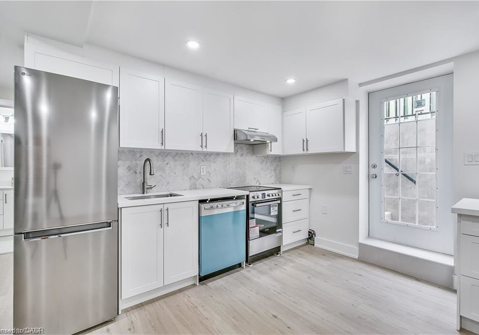 216-ravenbury-drive-hamilton-ontario-40861371
