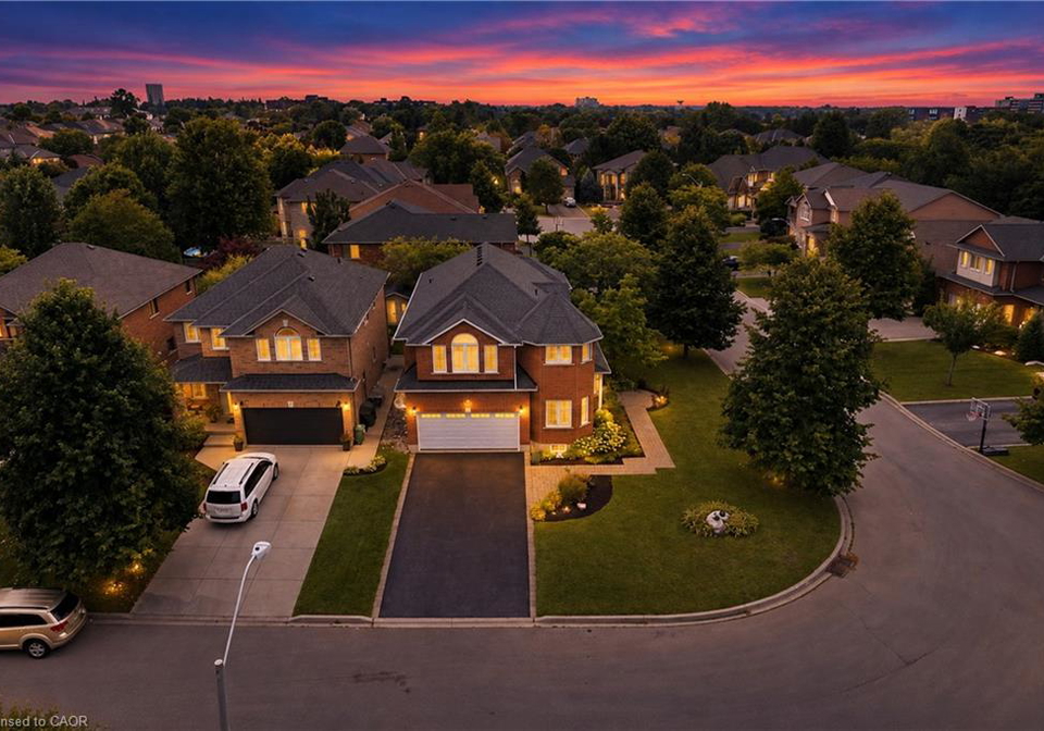 31-commando-court-waterdown-ontario-40861384