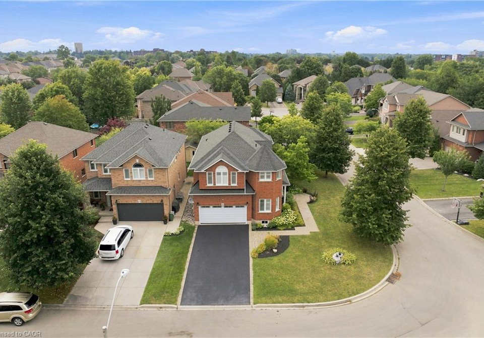 31-commando-court-waterdown-ontario-40861384