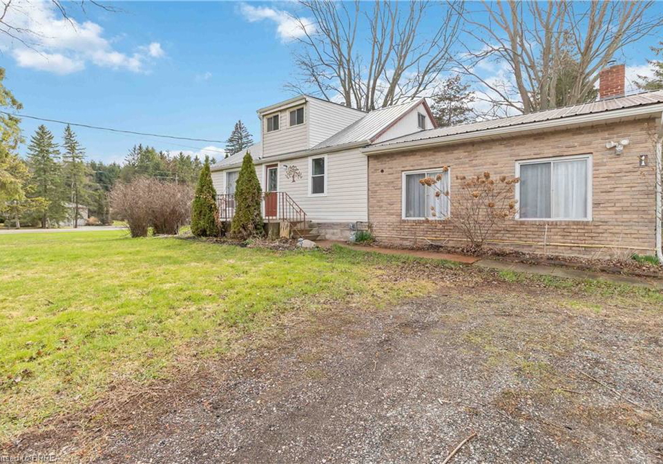 1-kings-lane-scotland-ontario-40861415