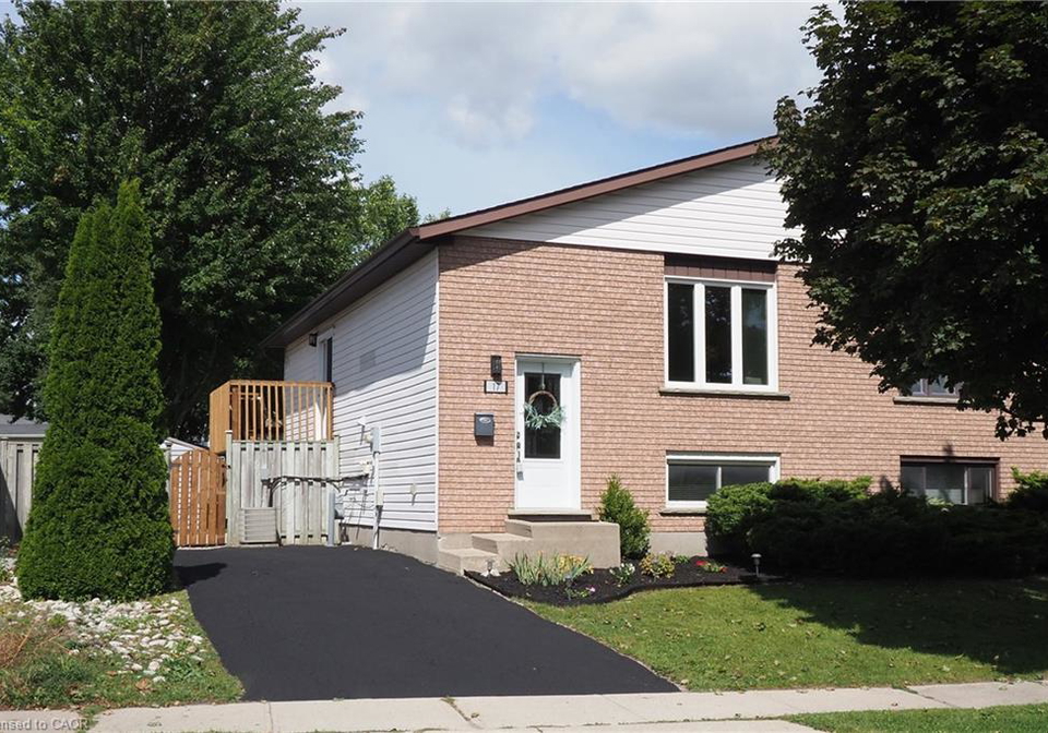 17-dyer-court-cambridge-ontario-40861478