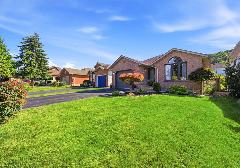 28-colonial-crescent-grimsby-ontario-40861652