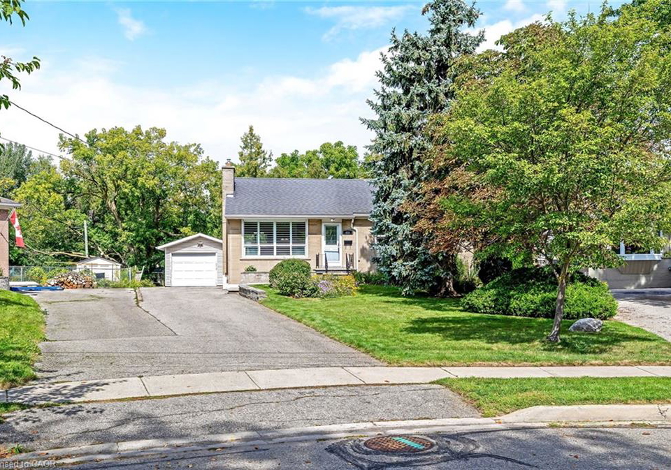 408-kingsleigh-court-milton-ontario-40861657