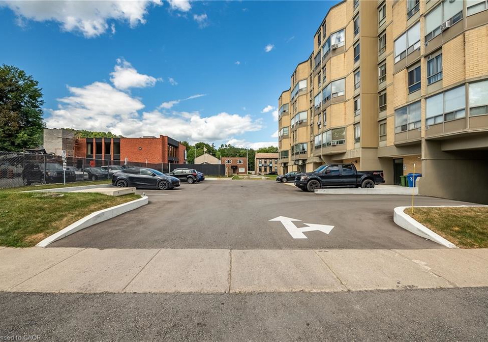 10-john-street-w-dundas-ontario-40861760