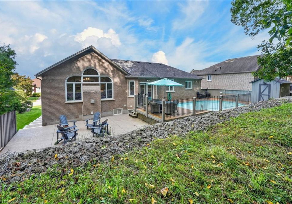 126-dorchester-drive-grimsby-ontario-40861867