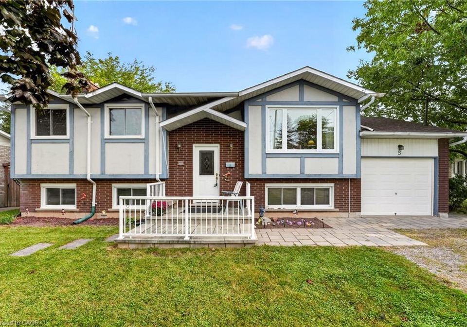 5-brooks-circle-smithville-ontario-40861884