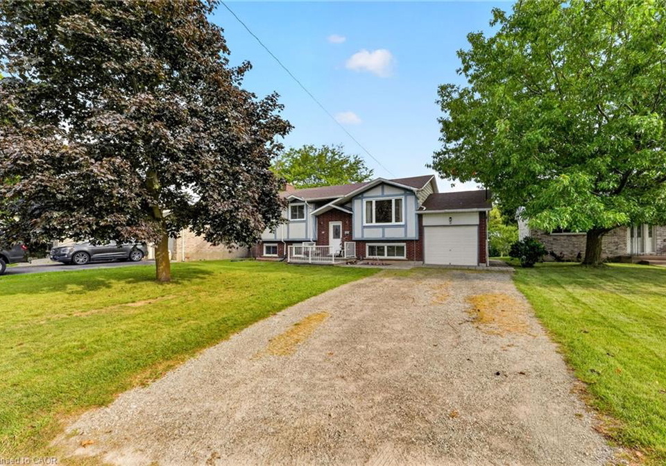 5-brooks-circle-smithville-ontario-40861884
