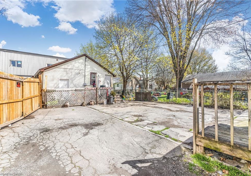16-albert-street-welland-ontario-40861956