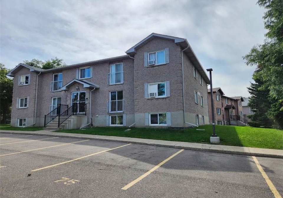 329-northlake-drive-waterloo-ontario-40862012