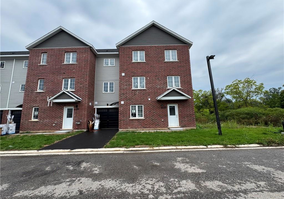 99-highriver-trail-welland-ontario-40862383
