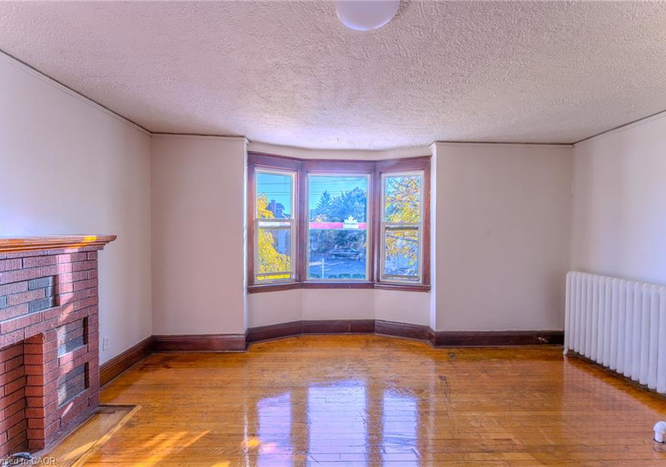 1369-main-street-e-hamilton-ontario-40862403