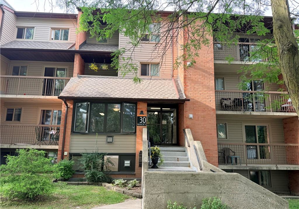 30-hickory-street-e-waterloo-ontario-40862422