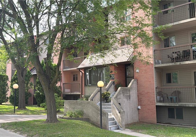 30-hickory-street-e-waterloo-ontario-40862422