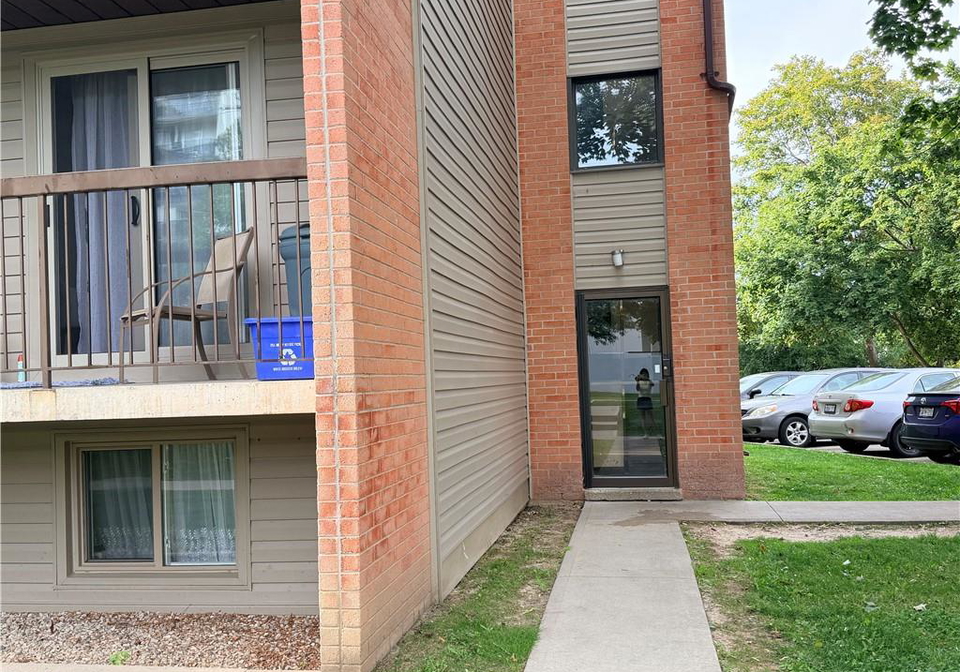 30-hickory-street-e-waterloo-ontario-40862422
