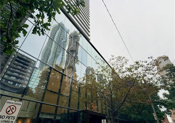 33-charles-street-e-toronto-ontario-40862455