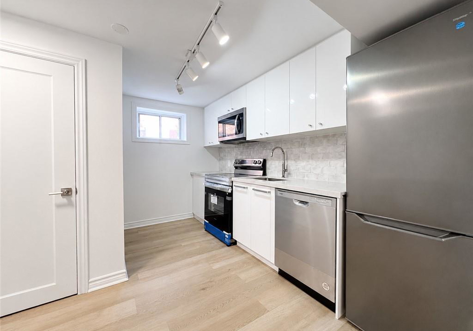 20-silvercrest-avenue-etobicoke-ontario-40862543