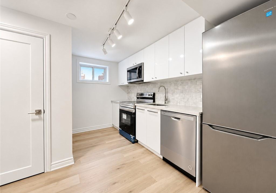 20-silvercrest-avenue-etobicoke-ontario-40862543