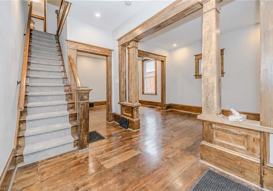 18-oak-street-cambridge-ontario-40862789
