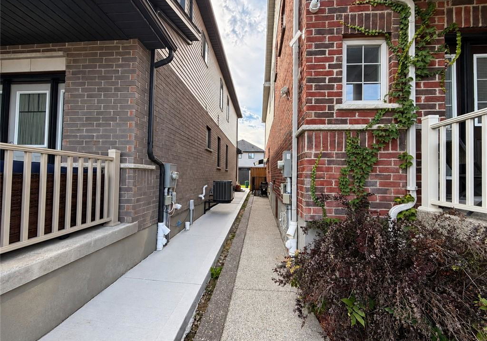 18-spachman-street-kitchener-ontario-40862826