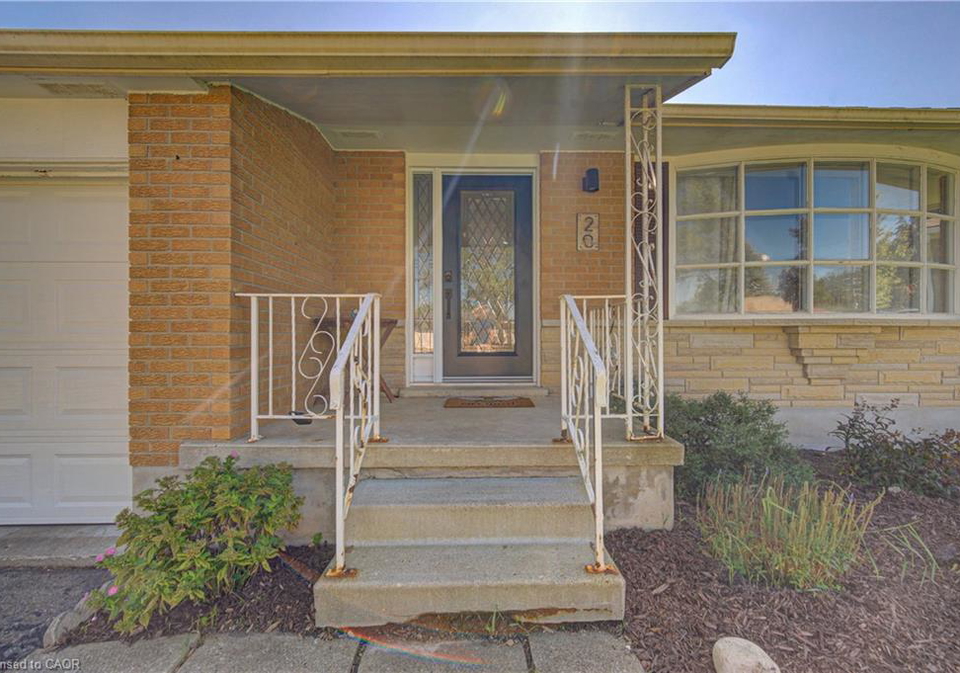 221-devon-street-stratford-ontario-40862851