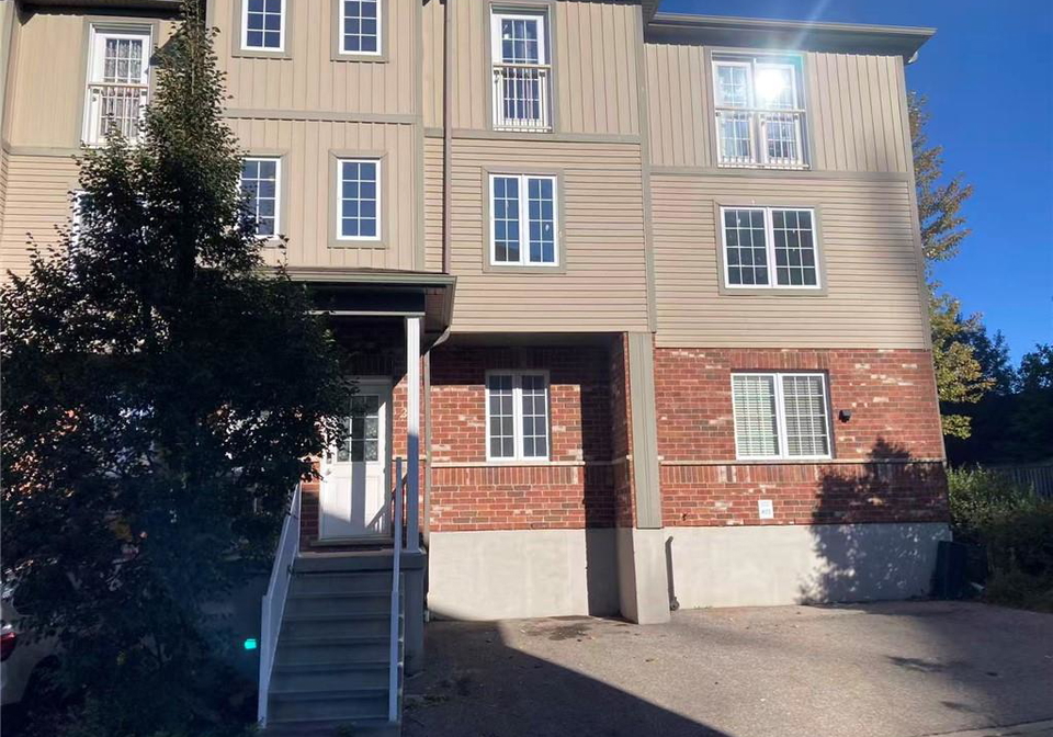 55-mooregate-crescent-kitchener-ontario-40862883