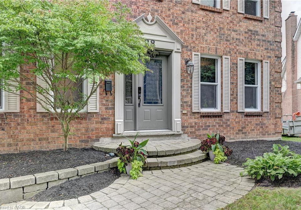 28-notchwood-court-kitchener-ontario-40862927