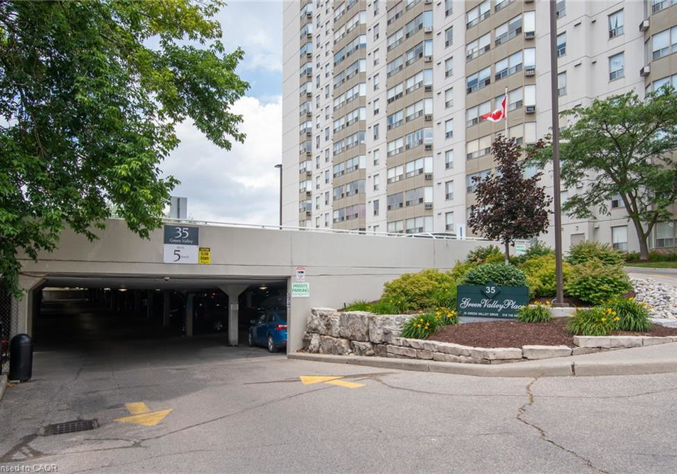 35-green-valley-drive-kitchener-ontario-40862977
