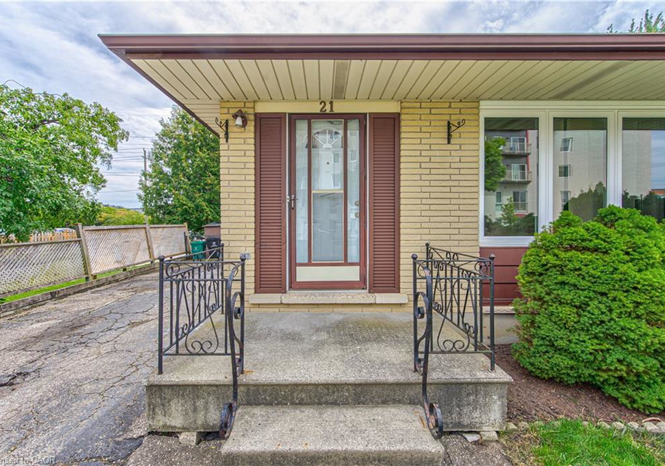 21-vicmount-drive-kitchener-ontario-40863171