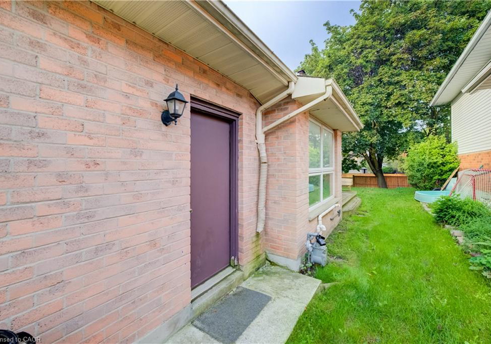 135-brierdale-drive-kitchener-ontario-40863193