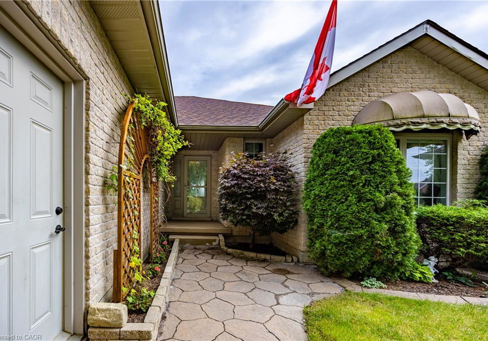 70-sparrow-way-port-dover-ontario-40863292