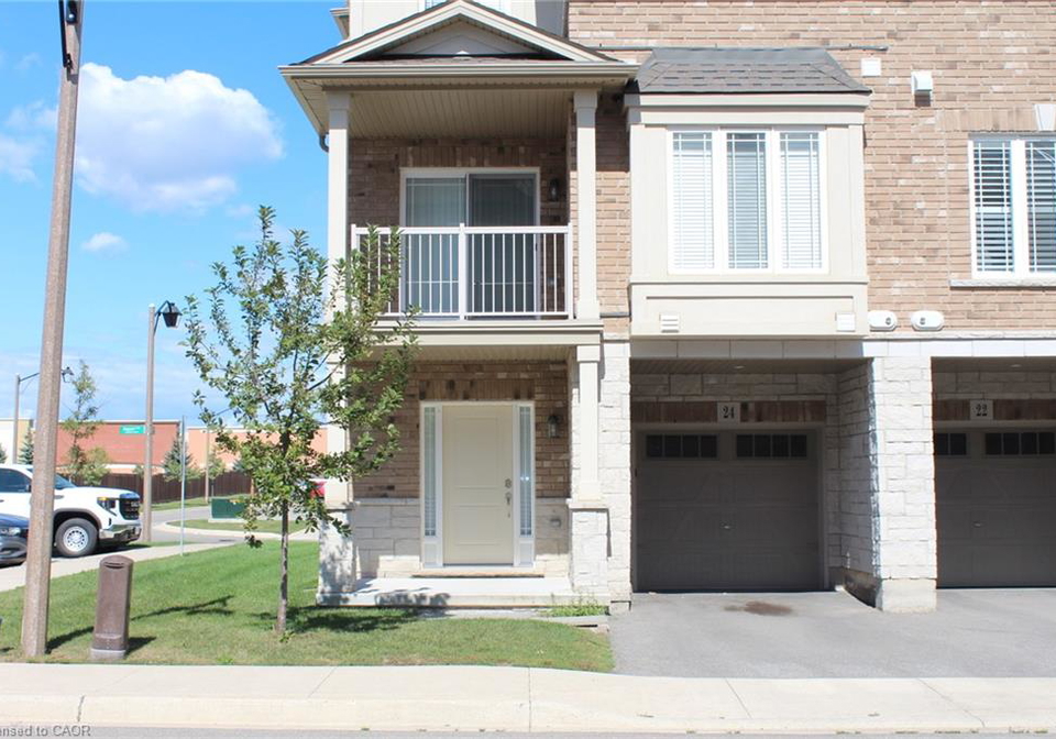 24-aquarius-crescent-hannon-ontario-40863336