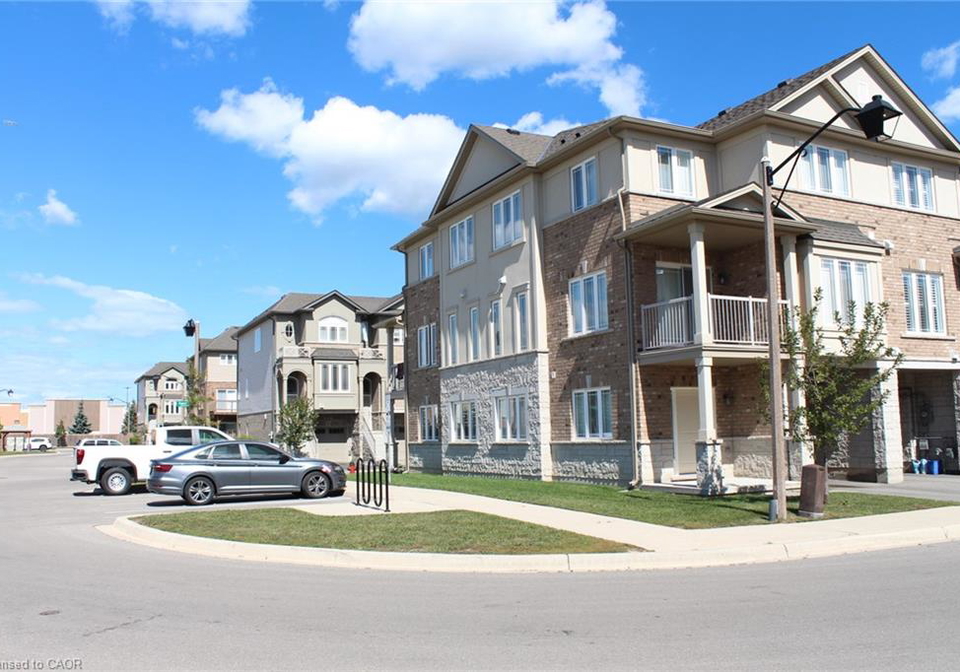 24-aquarius-crescent-hannon-ontario-40863336