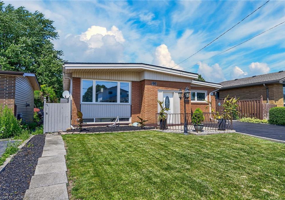 96-fielding-crescent-hamilton-ontario-40863388