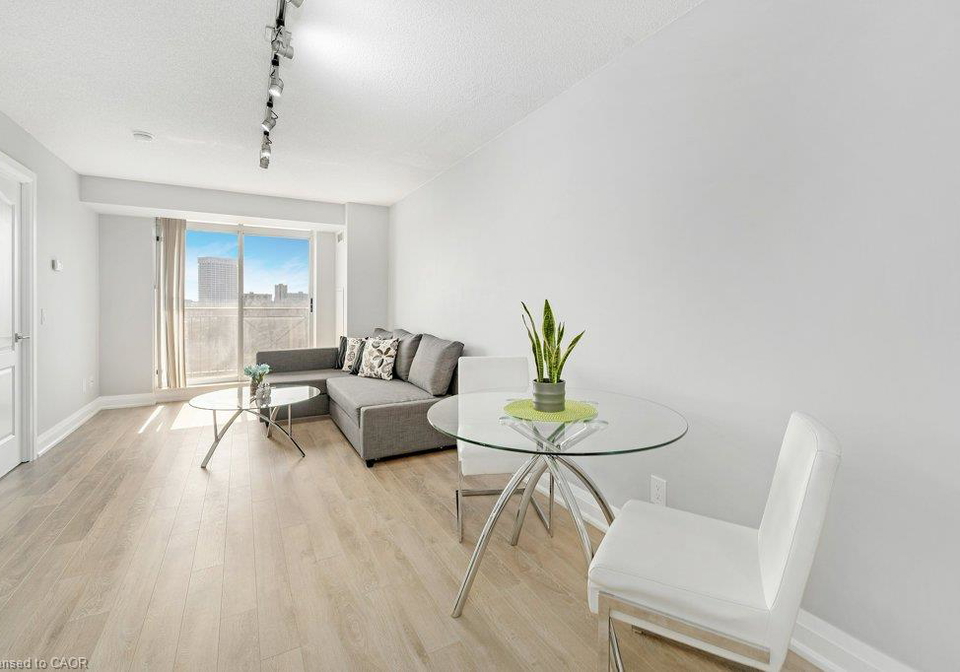 1103-leslie-street-north-york-ontario-40863416