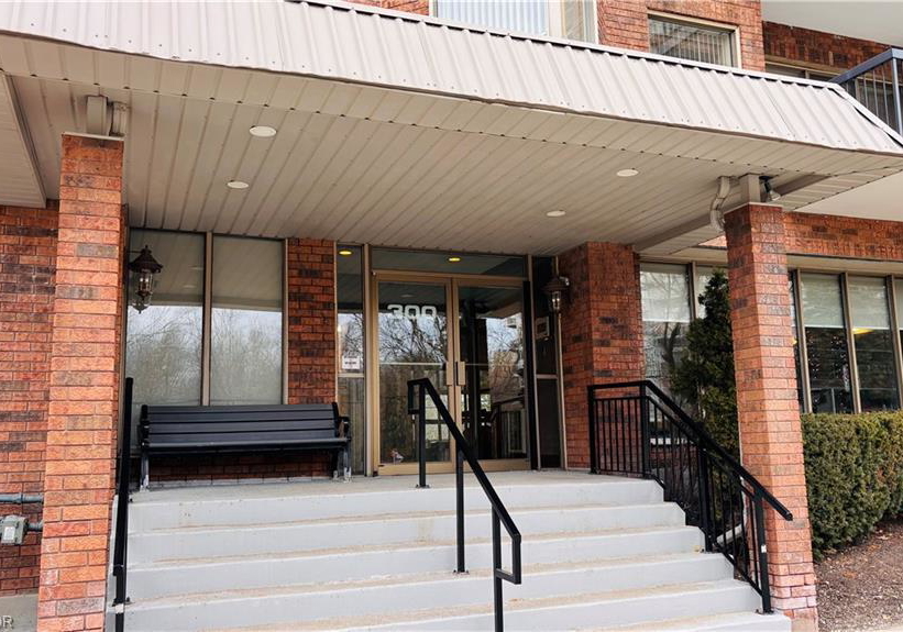 300-keats-way-waterloo-ontario-40863424