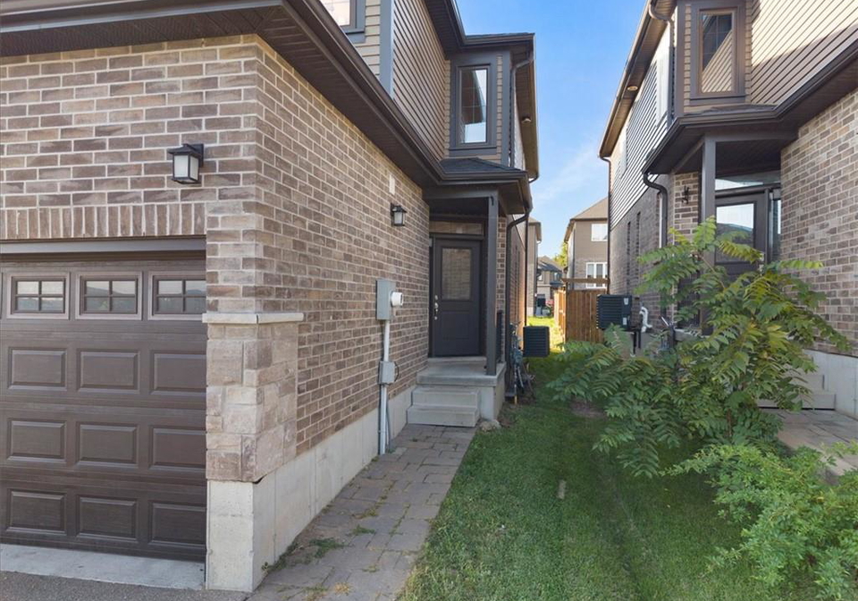 109-links-crescent-woodstock-ontario-40863483